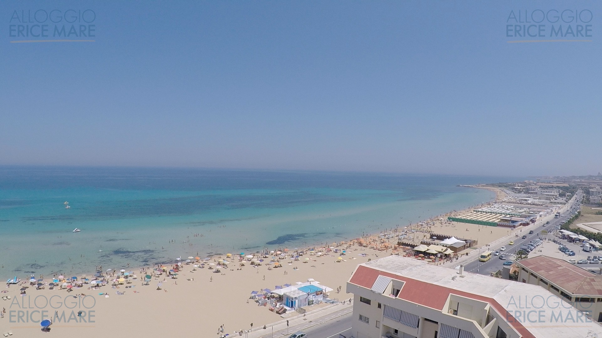 Spiaggia di San Giuliano con stabilimenti balneari e lungomare visti dal residence