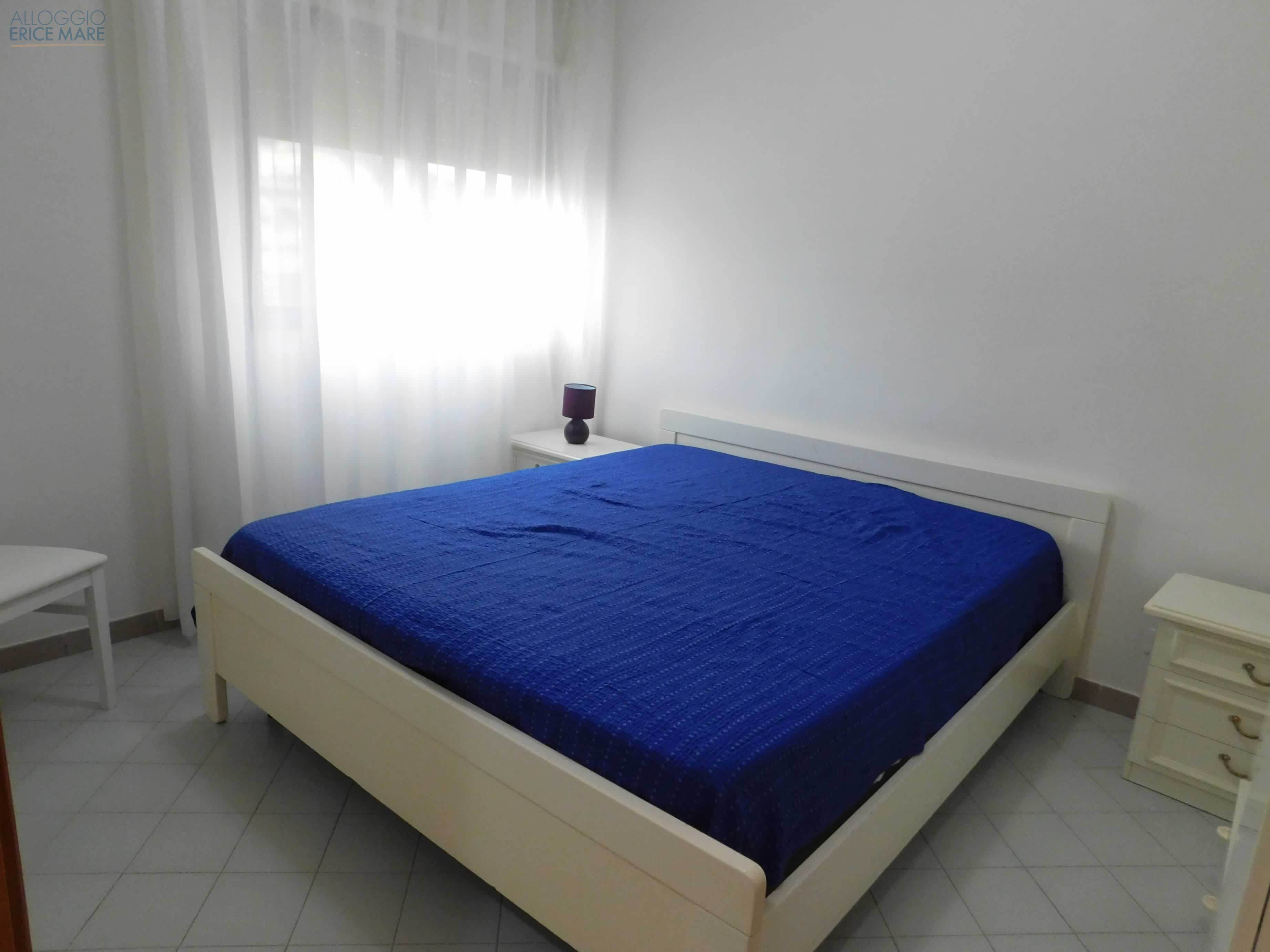 Camera da letto con letto matrimoniale